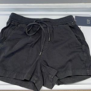 Gap black pull on shorts